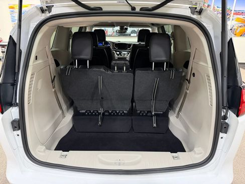 Used 2022 Chrysler Voyager LX w/ Fleet Security Group FWD image 28