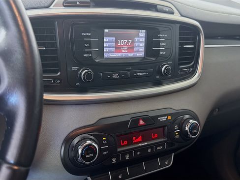 Used 2016 Kia Sorento EX image 16
