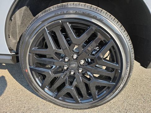 New 2027 Ford Expedition Platinum w/ Stealth Performance Package AWD/4WD image 9