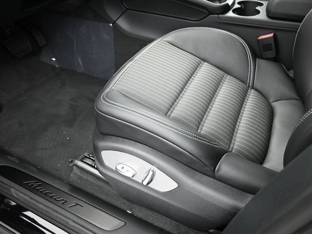 Certified 2026 Porsche Macan Turbo AWD/4WD image 22