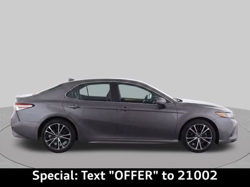 Used 2018 Toyota Camry SE FWD image 4