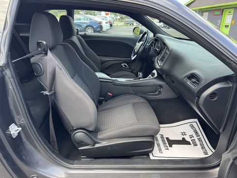 Used 2019 Dodge Challenger SXT RWD image 8