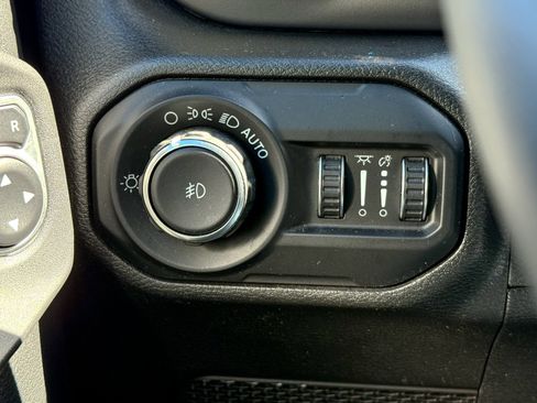 Used 2018 Jeep Wrangler Sport S image 29