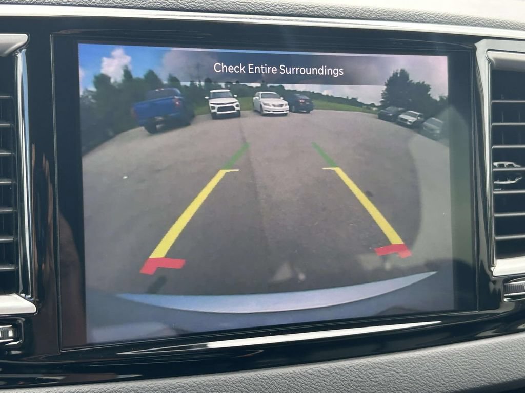 Used 2024 Chrysler Pacifica Touring-L FWD image 25