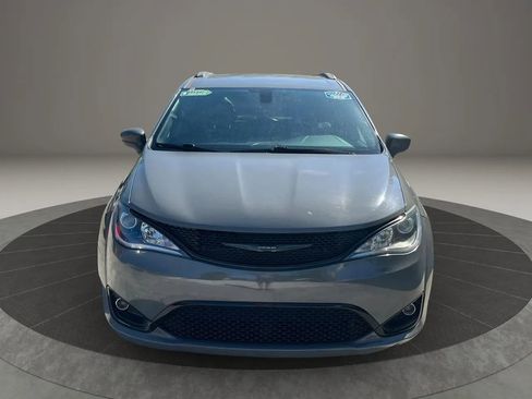 Used 2020 Chrysler Pacifica Touring-L Plus w/ S Appearance Package FWD image 2