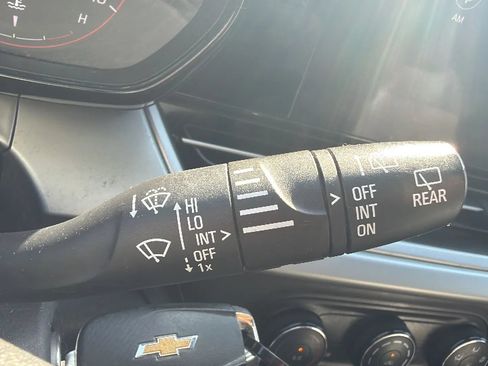 Used 2025 Chevrolet Trax RS FWD image 13