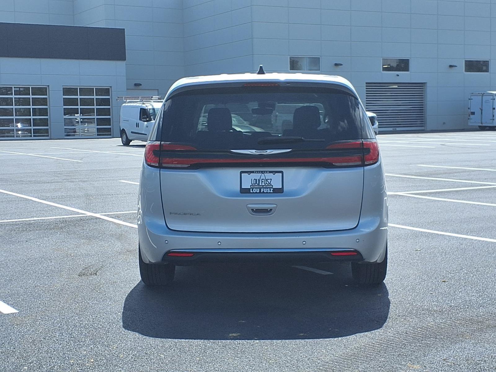 Used 2023 Chrysler Pacifica Touring-L FWD image 32