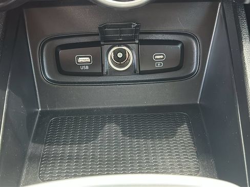 Used 2023 Hyundai Venue SEL FWD image 26