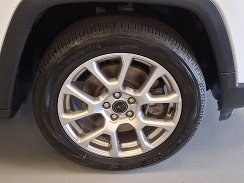 Certified 2025 Jeep Compass Limited AWD/4WD image 8