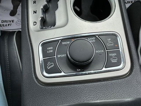 Used 2011 Jeep Grand Cherokee Overland AWD/4WD image 26