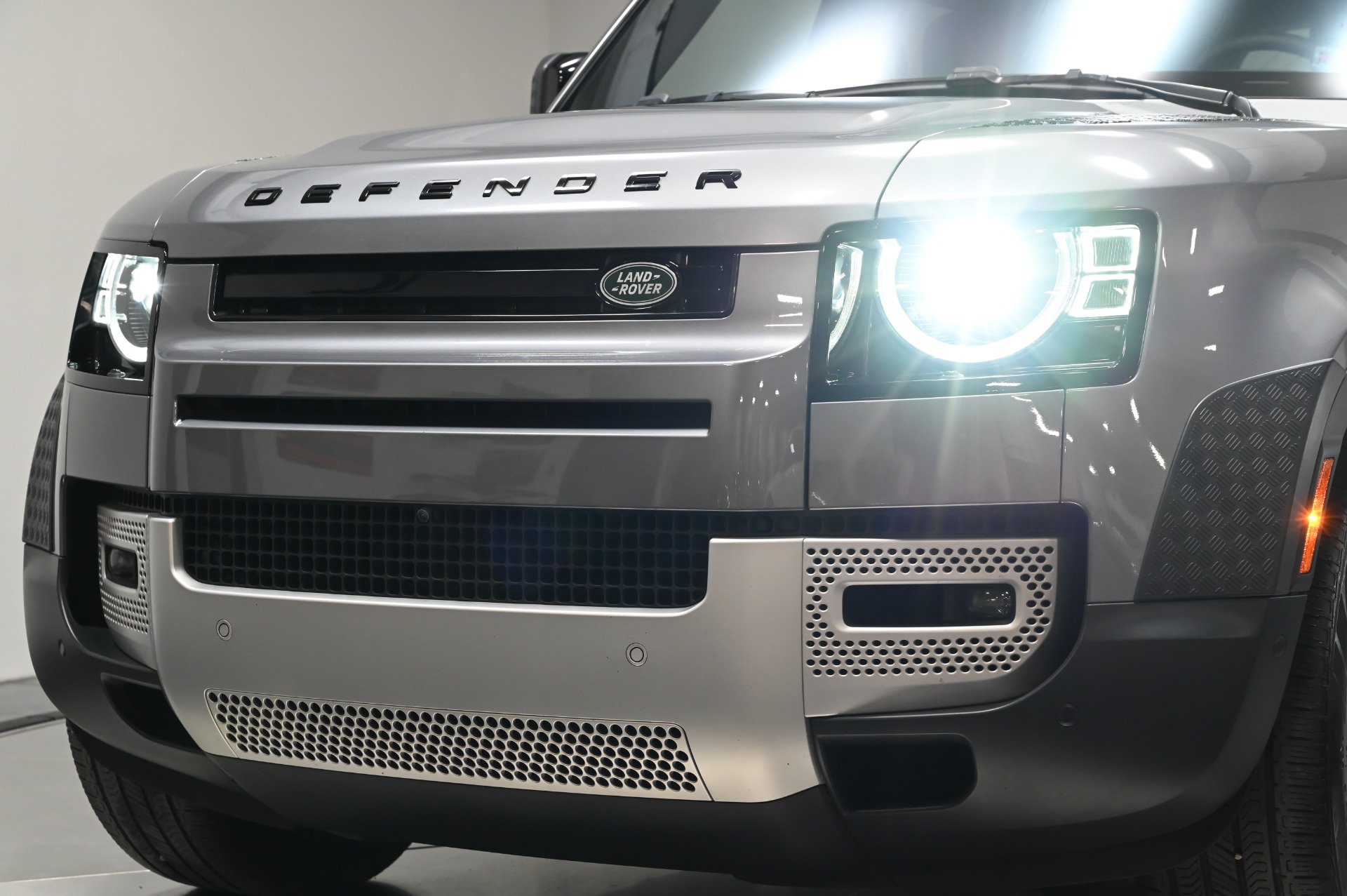 Used 2020 Land Rover Defender 110 HSE AWD/4WD image 43