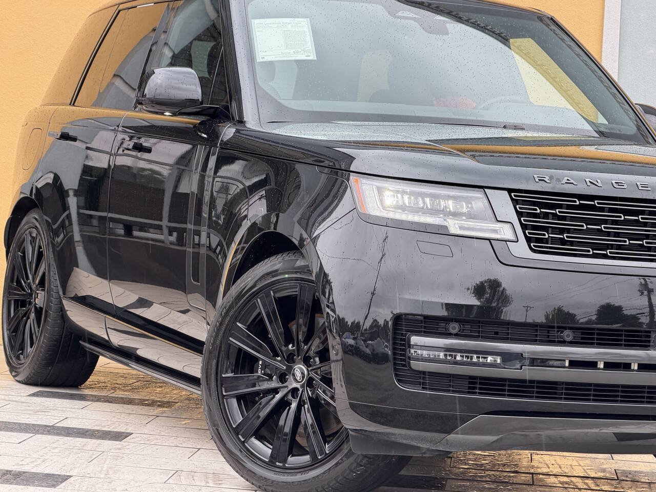 Used 2025 Land Rover Range Rover SE AWD/4WD image 4