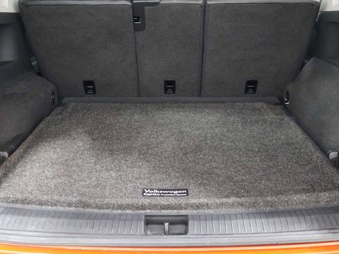 Used 2018 Volkswagen Tiguan SEL Premium AWD/4WD image 38