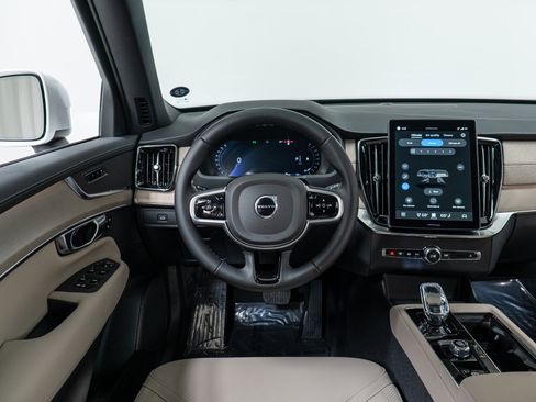 New 2026 Volvo XC90 B5 Plus w/ Protection Package image 17