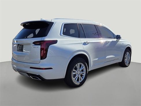 New 2025 Cadillac XT6 Luxury image 4
