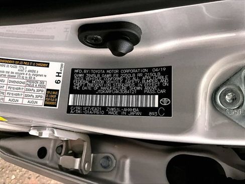 Used 2019 Toyota Prius Limited FWD image 32