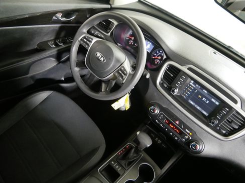 Used 2019 Kia Sorento LX AWD/4WD image 9