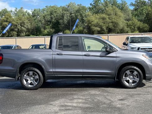 Used 2025 Honda Ridgeline TrailSport image 3