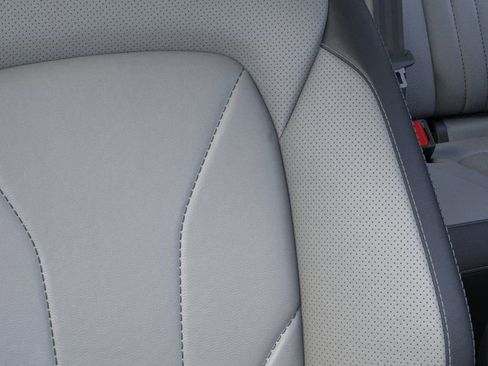 New 2026 Ford Escape SE w/ PHEV Premium Package FWD image 18