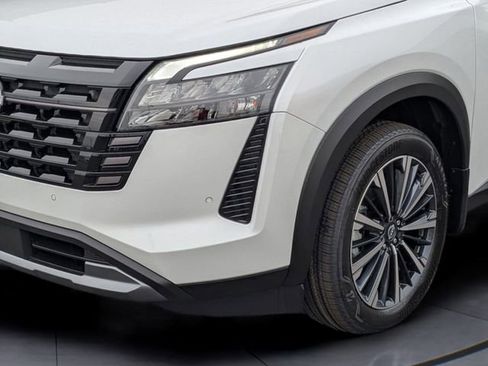 New 2026 Nissan Pathfinder Platinum AWD/4WD image 39