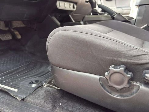 Used 2017 Toyota Tacoma TRD Sport w/ Tow Package (A/T) image 6