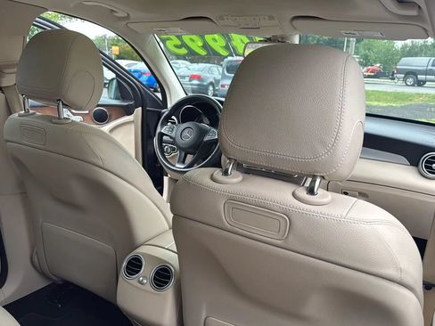 Used 2019 Mercedes-Benz GLC 300 4MATIC image 14