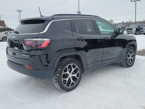 Used 2024 Jeep Compass Limited image 4