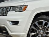 Used 2018 Jeep Grand Cherokee Overland image 3