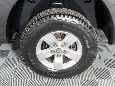 Used 2017 RAM 1500 Tradesman w/ Chrome Appearance Group AWD/4WD image 23