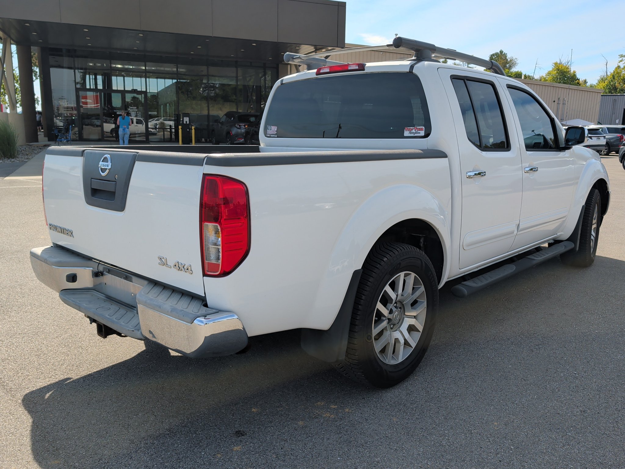 Used 2011 Nissan Frontier SL w/ Moonroof Pkg AWD/4WD image 5