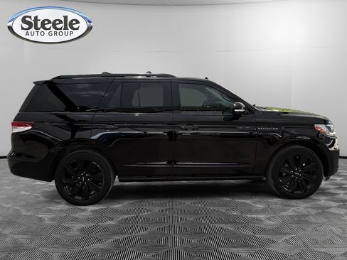 Used 2023 Lincoln Navigator Reserve AWD/4WD image 6