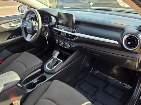 Used 2023 Kia Forte LXS w/ LXS Technology Package image 9