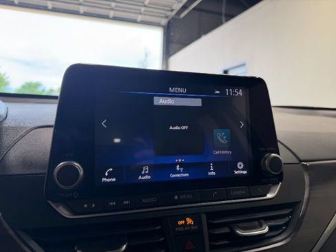 Used 2025 Nissan Altima 2.5 SV FWD image 16