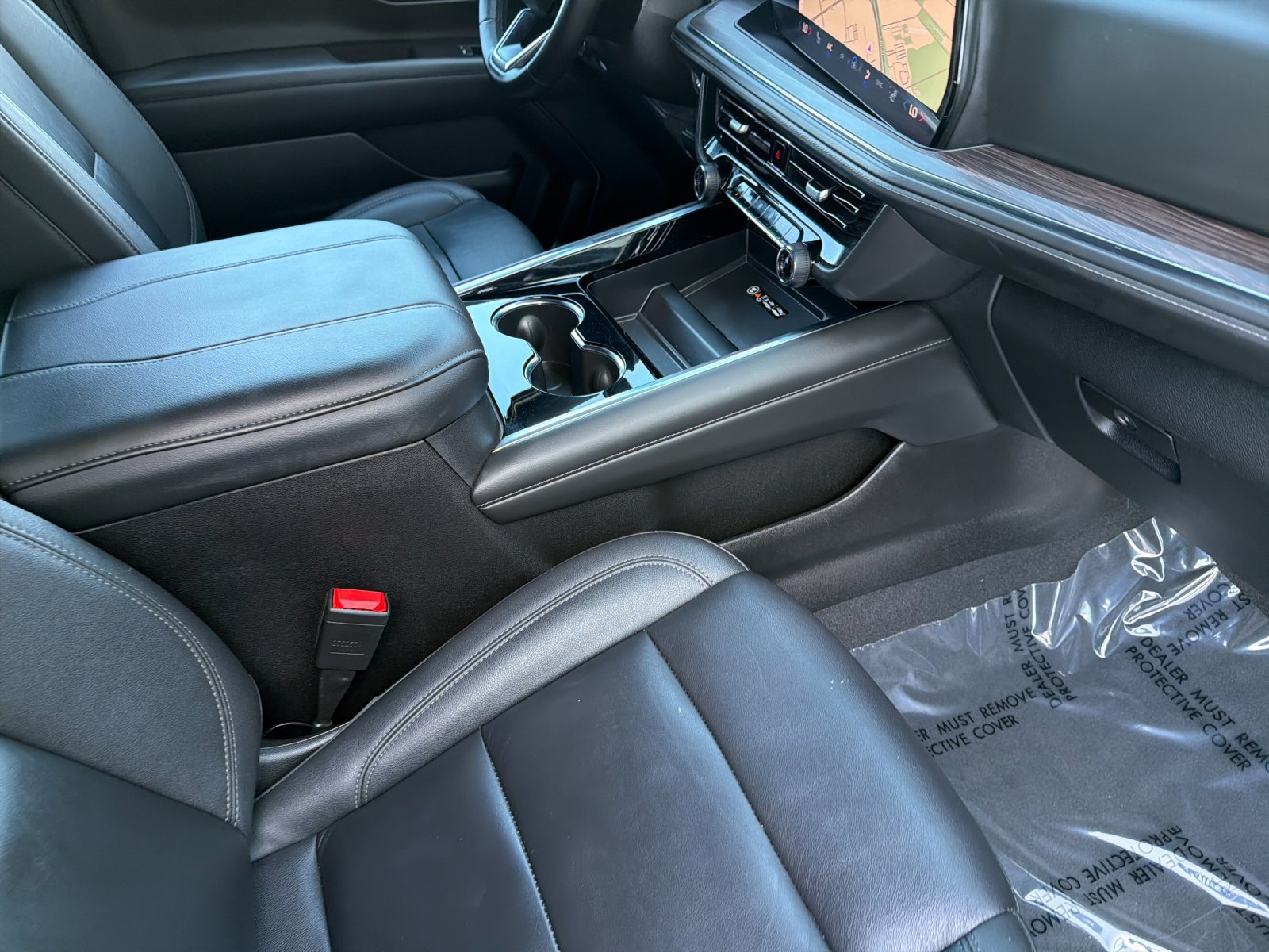 Used 2025 Chevrolet Suburban Z71 AWD/4WD image 17