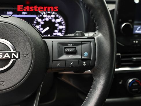 Used 2023 Nissan Pathfinder SL AWD/4WD image 16