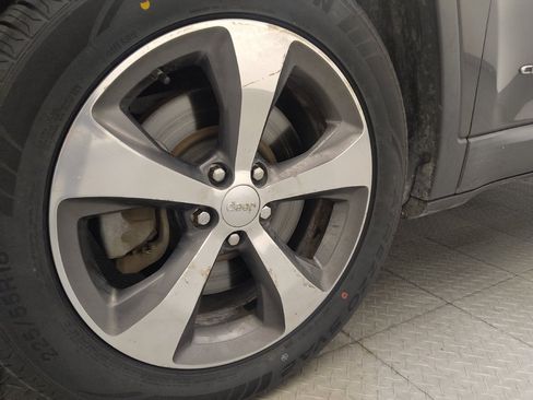 Used 2020 Jeep Cherokee Limited FWD image 31