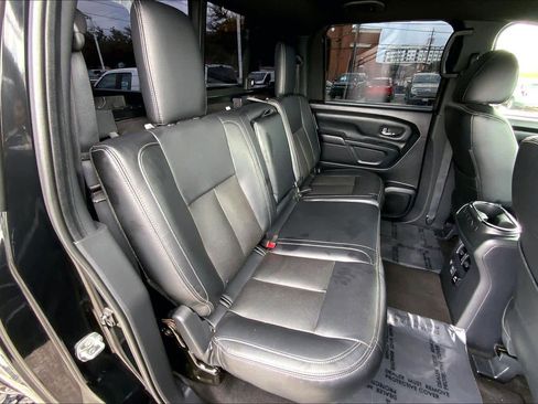 Used 2019 Nissan Titan SV w/ SV Convenience Package image 18