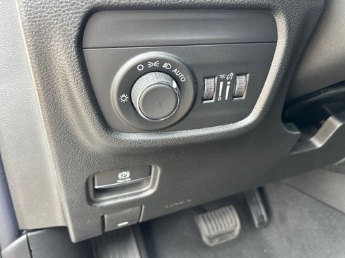 New 2025 Jeep Grand Cherokee Altitude image 11