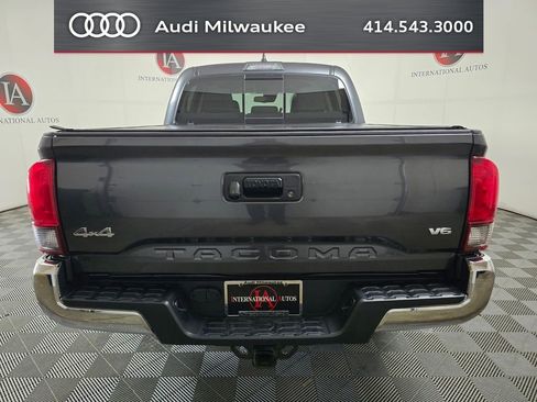 Used 2020 Toyota Tacoma SR5 AWD/4WD image 8
