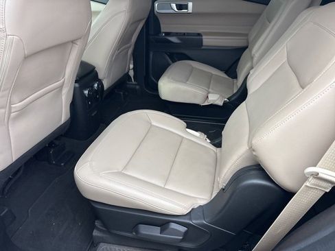 Used 2022 Ford Explorer Limited w/ Equipment Group 301A image 10
