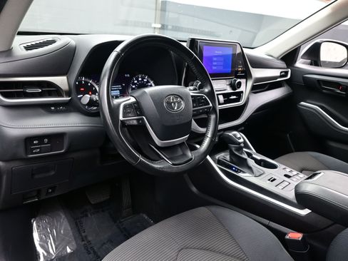Used 2024 Toyota Highlander LE image 13