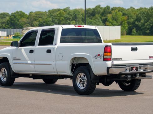 Used 2004 GMC Sierra 2500 SLE w/ Heavy-Duty Power Package AWD/4WD image 10