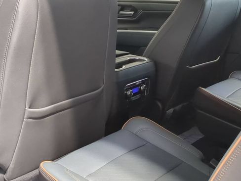 Used 2025 GMC Yukon AT4 w/ AT4 Premium Package AWD/4WD image 22