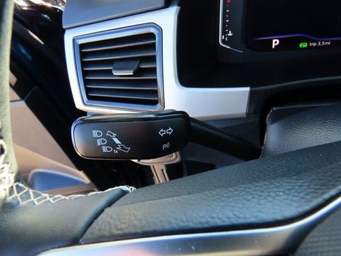 Used 2023 Volkswagen Atlas SE image 35