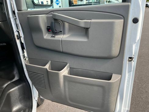 Used 2016 Chevrolet Express 2500 RWD image 19