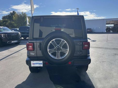 Used 2020 Jeep Wrangler Unlimited Sahara image 6