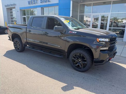 Used 2021 Chevrolet Silverado 1500 LT Trail Boss w/ Bed Protection Package AWD/4WD image 2