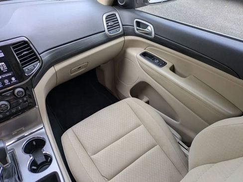 Used 2022 Jeep Grand Cherokee Laredo E image 16