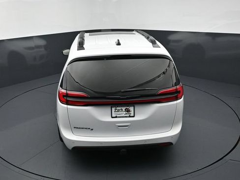 Used 2024 Chrysler Pacifica Touring-L w/ S Appearance Package FWD image 17