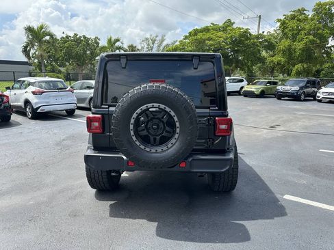 Used 2019 Jeep Wrangler Unlimited Sahara w/ LED Lighting Group AWD/4WD image 10